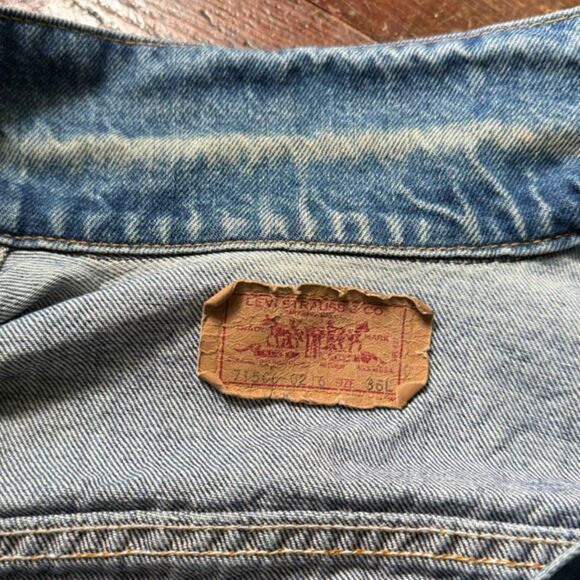 Vintage 80s Levi's Jean Jacket, Denim Trucker Made in USA - Picture 3 of 13